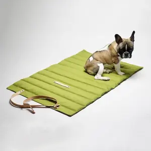 户外旅行狗垫宠物狗毛毯睡垫便携式卷起来狗床垫带提带