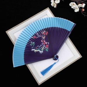 Abanico de mano de seda chino para mujeres y niñas, estilo japonés impreso de bambú, estilo de flor Popular, abanicos de mano plegables encantadores, recuerdo de fiesta - Product Image 3
