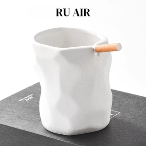 เชิงเทียนเซรามิกสีขาวดำ <span class=keywords><strong>RURU</strong></span> ทำมือ เป็นมิตรกับสิ่งแวดล้อม รูปทรงกลม ภาชนะสร้างสรรค์สำหรับตกแต่งบ้านและโรงแรม - Product Image 3