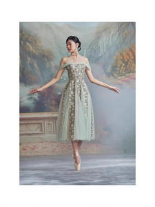 <span class=keywords><strong>ชุด</strong></span>เดรสยาวปานกลางผ้าตาข่ายปะติดปะต่อแบบเปิดไหล่สไตล์เวียดนามคุณภาพสูงสำหรับวันหยุด - Product Image 3