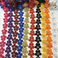 Perles faites à la main 4CM Fleurs 3D en diamant Applique de gâteau de mariage Bordure en dentelle avec 100% polyester pour accessoires vestimentaires