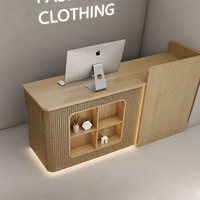 Bureau d'accueil autoportant en bois tressé, style minimaliste moderne, durable, avec éclairage LED pour magasins de vêtements et salons Yimutang