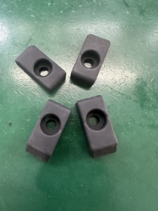 JMK DP032 Verlengde rubberen demper zitkussen stopblok gegoten anti-botsingsbumper met verzinkte gaten zwart - Product Image 2