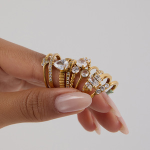 Anillo en Forma de Corazón Chapado en Oro con Incrustaciones de Perlas, Regalo de San Valentín para Mujer, Joyería Fina - Product Image 2