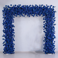Composition florale artisanale en soie bleu roi, arche de fleurs au toucher naturel pour mariages, toile de fond florale, décoration en forme de cœur