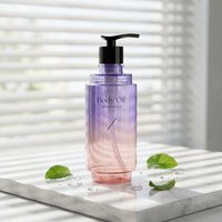 Flacon pompe transparent dégradé violet rose brillant en PET avec logo personnalisé 500 ml, fond étagé, épaule plate, pour shampoing et gel douche