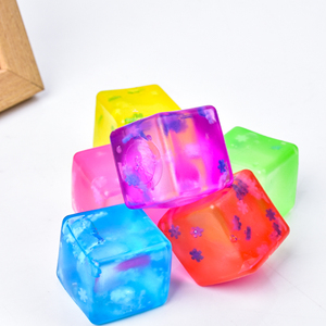 Balle anti-stress cube de glace colorée, cube sensoriel, jouets moelleux, flocons de neige, balle à presser en maltose pour garçons et filles - Product Image 1