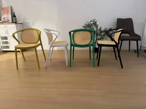 Silla de Barra Metálica Contemporánea con Diseño Chic de Plástico - Product Image 3