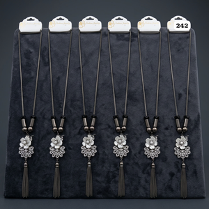 PingBling Collier long avec pendentif en perle d'imitation blanche sertie clos, détail pierre scintillante, pampille noire, finition bronze canon - Product Image 4