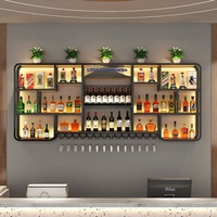 Armoire à vin murale éclairée en métal moderne et présentoir sur mesure pour restaurants et magasins