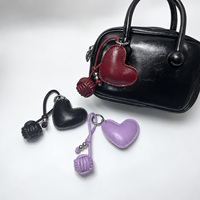 Breloque de téléphone en cuir PU ciré à l'huile, cœur gonflé, rembourrée de coton, avec boule tissée, porte-clés cœur d'amour, breloque de sac tendance, perles argentées
