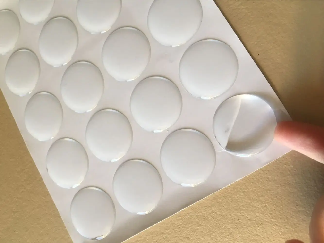 Hochwertige benutzer definierte klare Epoxy Blank Aufkleber Blatt transparente Harz Kuppel Hersteller