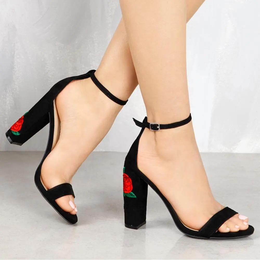 Chaussures à fleurs brodées femmes taille 35-43 femmes chaussures à talons hauts