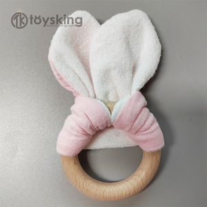 TK Ensemble de jouets pour bébé : Mobile de lit <span class=keywords><strong>girafe</strong></span>, hochets en hêtre pour nouveau-né, jouets de dentition en bois lapin et ours, et jouet en crochet – Cadeau - Product Image 4