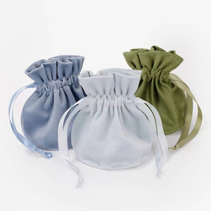 Pochette promotionnelle mini en velours OEM pour bijoux, sac cadeau coloré à cordon, emballage tendance - Product Image 5