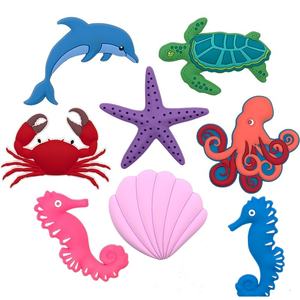 จี้ห้อยกระเป๋าแฟชั่นขนาด 7 ซม. สำหรับกระเป๋า Bogg Bag  วัสดุ EVA  ตกแต่งกระเป๋าชายหาด  พร้อมกระดุม  จี้ตกแต่งรองเท้า  ลูกบอลพีวีซี  จี้ตกแต่งแบบสปอร์ต - Product Image 4