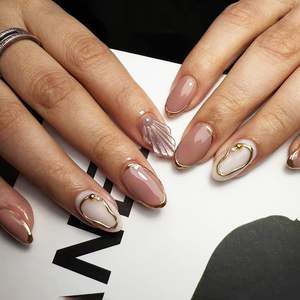 Gouden Franse Pers Op Nagels Korte Shell Parels Ontwerp Amandel Cat Eye Valse Nep Nail Volledige Cover Schattige Nude Acryl Kunstnagel - Product Image 1