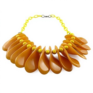 Nouveau collier géométrique élégant avec blocs de résine colorés, chaîne perlée, design fantaisie, bijoux tendance unisexe pour femme, idéal pour les soirées - Product Image 2
