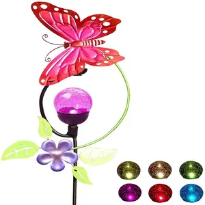 金属蝴蝶花园木桩花园装饰春季庭院草坪庭院，带变色太阳能驱动的LED玻璃球饰品
