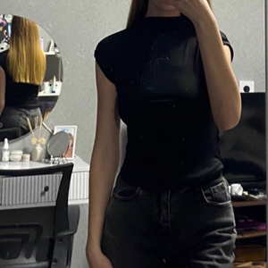 T-shirt court uni à manches courtes pour femme avec col semi-montant, top court sexy ajusté et cintré à la taille, tendance - Product Image 3