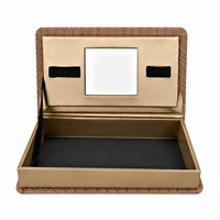 Boîte cadeau biodégradable en carton personnalisée en forme de livre avec fermeture magnétique, logo estampé à chaud, détails de couture, miroir intégré et éponge