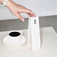 Porte-numéro de table de buffet en métal, style tente, double face, réutilisable, support de carte numérotée, revêtement en poudre, pour hôtel, restaurant