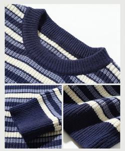 Pull unisexe rayé épais, style rétro, blocs de couleur, coupe ample décontractée, pull d'automne et d'hiver, pull assorti pour couple, logo frontal, tricot - Product Image 4