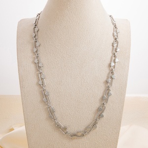 Collar de Cadena de Acero Inoxidable para Mujer, Chapado en Oro de 18K, Impermeable, Estilo Hip-hop, Lujo Ligero, Diseño de Clip de Papel, Joyería para Clavícula - Product Image 3