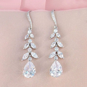 Orecchini Pendenti a Goccia con Nappa Lunga e Foglia in Zirconia Cubica per Donna, Gioielli da Sposa alla Moda - Product Image 2
