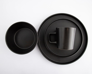 ชุดอาหารเย็นเซรามิกสีดำด้านคุณภาพสูง สำหรับ 4 ท่าน ประกอบด้วยจาน ชาม แก้วน้ำ ขายส่งภาชนะบนโต๊ะอาหารสำหรับบ้านและร้านอาหาร - Product Image 4