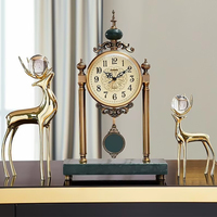 Horloge de table antique européenne de luxe léger avec base en marbre doré, ornement de bureau personnalisé pour la décoration intérieure, vente en gros d'usine