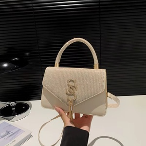 حقيبة يد صغيرة مربعة مقاومة للماء من الجلد الصناعي بسيطة للفتيات حقيبة كتف عصرية وحقيبة متقاطعة مع الجسم - Product Image 5