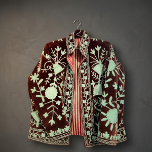 Chaqueta de terciopelo con bordado floral a mano, cuello chal, manga larga, estilo invierno, corta, Suzani, venta al por mayor. - Product Image 1