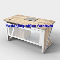 Bureau de direction moderne en forme de L en bois de taille standard