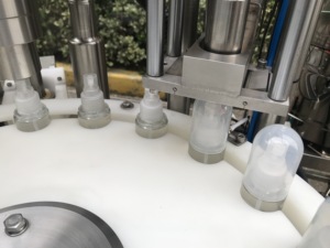 Máquina Automática de Llenado y Tapado de Líquidos, Línea de Llenado y Tapado de Botellas de 15-200 ml para Perfume, Aceite Esencial, Jarabe y Spray - Product Image 2