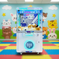 Machine à griffes géante en métal à coins arrondis avec garantie d'un an pour utilisation en centre de jeux