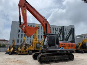 Excavadora de cadenas Hitachi ZAXIS 350H usada y confiable para trabajos en canteras y construcción de movimiento de tierras a gran escala - Product Image 4