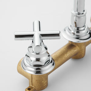 Robinet de lavabo à 3 trous Robinet mitigeur mural à 3 voies, pulvérisateur de flux, robinets chauds et froids Robinet d'évier de salle de bain - Product Image 5