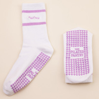 Vente en gros de chaussettes de yoga blanches de haute qualité, brodées, en coton respirant, antidérapantes, pour le Pilates