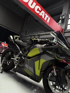 Carénage en fibre de carbone style Lamborghini pour <span class=keywords><strong>Ducati</strong></span> V4 Panigale 2025 - Product Image 2