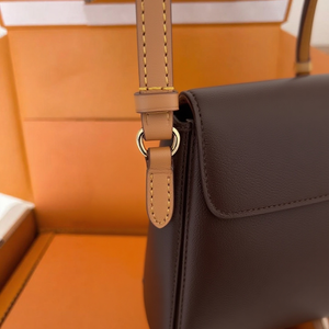 Bolso cuadrado pequeño clásico con monograma, bolso bandolera de doble correa, bolso de mujer con cadena de estilo europeo y americano - Product Image 2