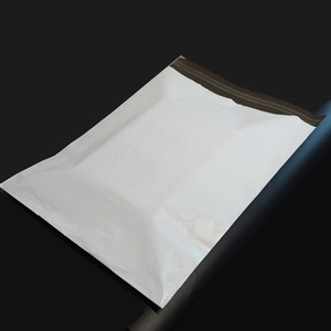Sacs d'expédition autocollants blancs épais personnalisés en rouleau, emballage de colis <span class=keywords><strong>Vinted</strong></span>, poly mailer durable, étanche, pour envoi express - Product Image 5