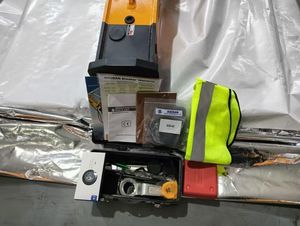 Disjoncteur hydraulique SOOSAN SB30 avec support supérieur de direction antidérapante GARANTIE D'UN MOIS AVEC PIÈCES DE RECHANGE APPROPRIÉES BOÎTE À OUTILS DE CISEAU - Product Image 3