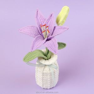 Planta Artificial de Lirio Tejida a Mano en Maceta, Decoración Creativa de Ganchillo para el Hogar, Ideal para Graduaciones y Halloween - Product Image 3