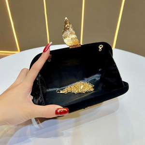 Pochette de soirée en velours avec fermeture à plumes dorées, sac à bandoulière à chaîne détachable, sac à main rigide pour femme pour mariage et soirée - Product Image 3