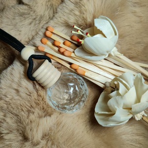 Wholesale Hot Sale Large Capacity Crystal Glass Car Fragrance Container <strong>Diffuser</strong> Bottle Glass Hanging with Screw Cap - Product Image 1