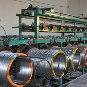 Prix d'usine plongé à chaud <span class=keywords><strong>fil</strong></span> <span class=keywords><strong>galvanisé</strong></span> à faible teneur en carbone <span class=keywords><strong>de</strong></span> calibre 18 16 12 <span class=keywords><strong>fil</strong></span> <span class=keywords><strong>galvanisé</strong></span> à chaud personnalisé <span class=keywords><strong>pour</strong></span> la cour <span class=keywords><strong>de</strong></span> <span class=keywords><strong>vigne</strong></span> - Product Image 4