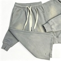 Ensemble survêtement homme oversize déchiré avec logo personnalisé : sweat à capuche zippé à écussons étoiles délavés et pantalon de jogging évasé à bords bruts – Vente en gros
