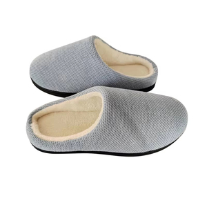 StepGrace Fashion Pantoufles chaudes d'intérieur simples Semelles souples Pantoufles antidérapantes pour couples - Product Image 4