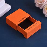 Boîte à bijoux en papier de luxe personnalisée avec insert en éponge ou film PE pour l'emballage de bagues, boucles d'oreilles, bracelets et colliers